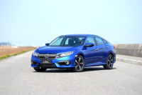 10来万预算，年轻小伙就该开这3款轿车出去浪