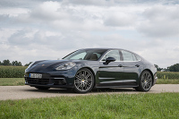 宝马7系、奔驰S级算什么，开这3款车出去才叫万众瞩目