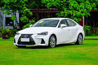 家用商用全能/炫酷撩妹无敌，这2款30来万的轿车你选谁？