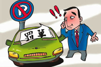 当着警察面贴假罚单，这位小姐姐的操作令人窒息