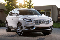 2.0T/2.7T+8AT，这款40多万的SUV看起来至少值80万