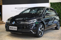 高原连续跑几百公里没压力！花30万买辆有“奔驰技术”的电动车很值