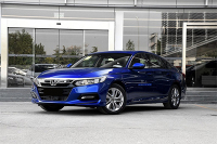 性价比逆天！15-20万最适合年轻人的2款中型车完全不输雅阁