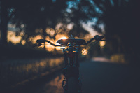 老爸为何开车载30岁的我过儿童节？