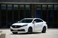 5.98万起的佳操控轿车，居然还有电子驻车等配置？