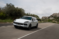 性能直逼Turbo版车型，揭秘Cayenne E-hybird