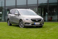 10来万大众、别克目前最适合一家人使用的车型，如何选？