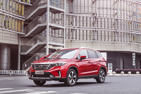 10万级爆款SUV新款上市，更帅了还全系降了10000元