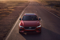 全球首发！口碑超好的入门级豪车来了，帅出新高度！