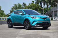 空间够大够省油！C-HR看到这款同级最火的SUV也得慌！