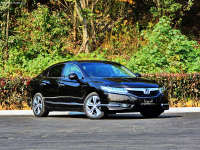 这两款B级车油耗才5L/100km 城里人开得都爽翻了