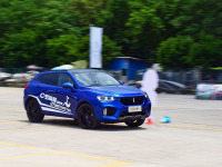 教授体验：中国第一豪华SUV，操控性能竟然还非常出色？