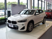 抢先实拍！最小号宝马SUV来了，空间表现竟还不错？