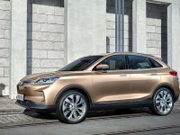 轴距2米7，2.0T动力表现，这台0油耗SUV才10万出头！