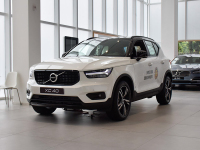 抢先实拍！6.4秒破百！沃尔沃最小SUV能干翻BBA？