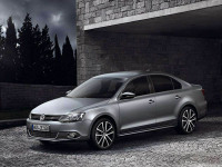 10万就能买顶配，这两款轿车用起来超省心，才7万多起步！