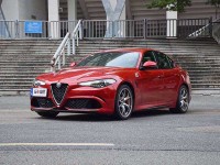 5.2秒破百/轴距2米9，这4款中型车颜值超帅，值得买吗？