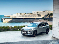 正式上市！超火的7座轿车售11.99万起，比SUV还好用！