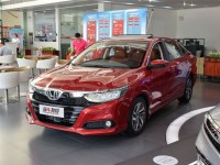 实拍！10万级全新紧凑型家轿来了，1米8的坐进去还超宽敞！