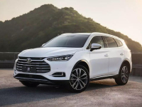 10多万这3款国产SUV配置给力，朋友竟拿中控屏打游戏！