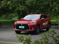 2.3吨重!2.3L/100km的霸气SUV,没电后油耗会涨到多高?