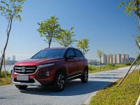 买了台普通家用车，这5点比豪车还实用，爽翻了！