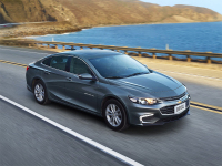 争议最大的3款中型车，国人买车绕着走，如今只有它卖得好！