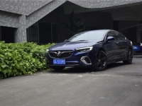 有钱人的辛酸：开这么帅的车还被小姐姐嘲笑