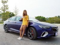 我赛车服都穿好了，你就给我这轿跑？！