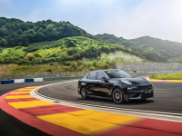 C位出道 引领汽车运动文化潮流  领潮运动轿车-领克03于10月19日正式上市