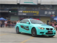 奥迪女车主潜入BMW车友聚会，会入坑吗？