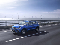 不要看C-HR了，这款个性又实用的国产SUV刚上市，还便宜