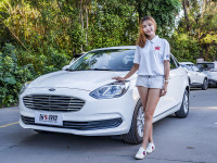 实拍全新福睿斯！10万不到的中期改款家轿更年轻好开！