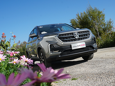 不到10万买1.5T+CVT紧凑SUV,神车再升级,月销10000+算啥?
