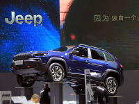 不用等了！教授冒死抢先拍到了今天亮相的多款新车，速看