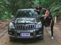 开15年前老霸道,阿汤锅泥坑陷车,还要女司机拯救?
