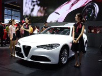 22万买纯进口豪华B级车/凌渡优惠2万，车展买车靠谱吗？