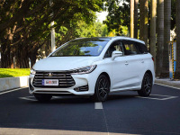 空间大大大，8万能买，家用首选的两款6座车了解一下！