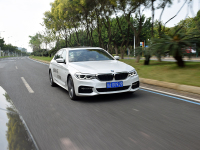 这车5米长,公认同级最好开,油耗竟还能低至8L/100KM