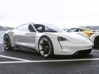 从自然吸气到纯电动，顶级跑车的发展历程都浓缩在这里了！