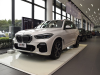 开上这款SUV都是成功人士，两款配置怎么选？