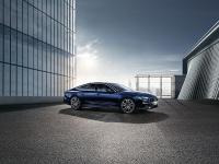 一上市就火到刷屏，这台“今年最美轿车”真值得买吗？