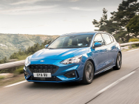 10万级代步车首选，这两款有颜有品质的合资车选谁好？