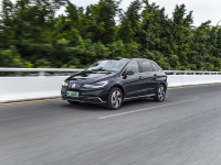一口气跑500KM!比亚迪+戴姆勒联手打造的牛X车咋样?