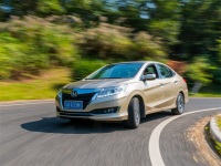 新款空间无敌大，老款优惠更给力，10万级爆款家轿怎么选？