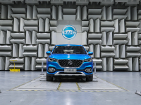 像图书馆一样安静！玩NVH名爵HS比合资车还溜