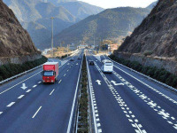 过年回家必看!跑高速哪条道最安全?