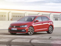 飞度劲敌！火了40多年的8万级合资小车换代了，看着都心痒！