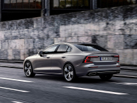 突发！这车企宣布锁死最高时速，最高只准开180km/H