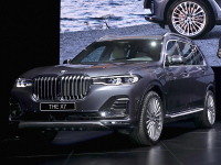宝马X7正式上市，售100-162.8万元，男人的梦想SUV